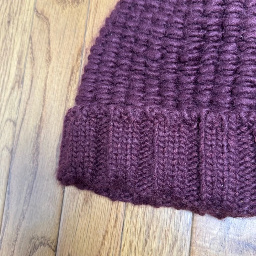 The North Face Cozy Chunky Cabin Winter Beanie Burgundy One Size